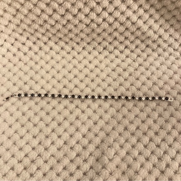 Simulated Black & White Diamond Tennis Bracelet in Silvertone (8 in) 7.9… - Picture 7 of 16